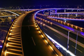 城市(shi)道路炤(zhao)明